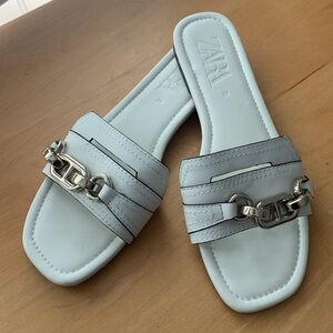 Zara white with gold detail sandal slide (size 8.5) 39